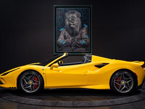 Used 2021 Ferrari F8 Tributo RWD image 10