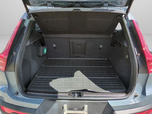 Used 2023 Volvo XC40 B5 Plus w/ Protection Package Premier image 26