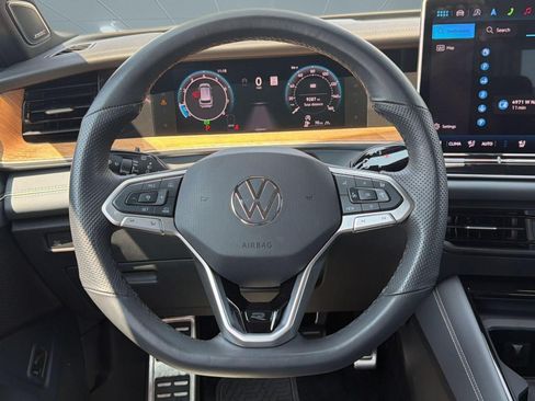 Used 2025 Volkswagen Tiguan SEL R-Line AWD/4WD image 10