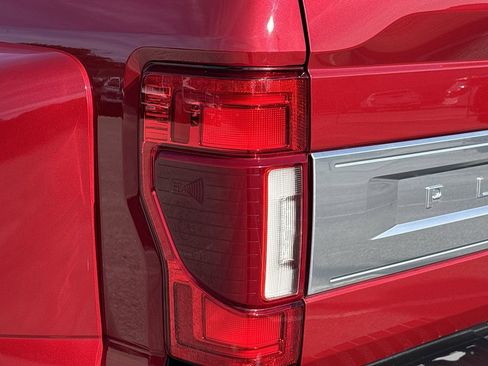 Used 2022 Ford F450 Platinum w/ FX4 Off-Road Package AWD/4WD image 32