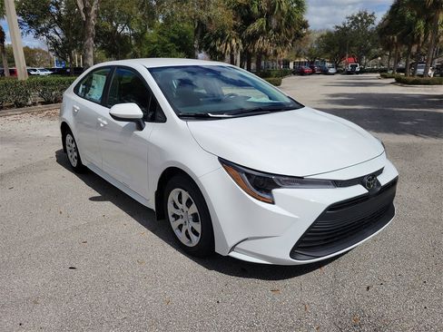 Used 2026 Toyota Corolla LE image 2