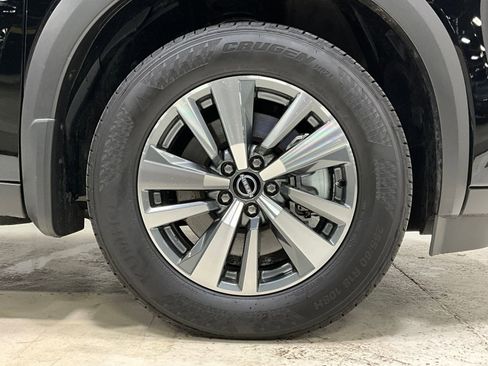 Used 2025 Nissan Pathfinder SL w/ Black Appearance Package image 11