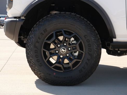 New 2026 Ford Bronco Badlands AWD/4WD image 11