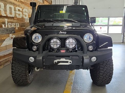 Used 2016 Jeep Wrangler Unlimited Rubicon w/ Connectivity Group AWD/4WD image 3