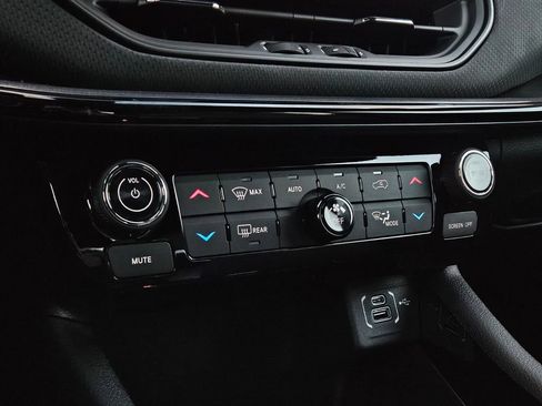 New 2026 Jeep Compass Limited AWD/4WD image 16