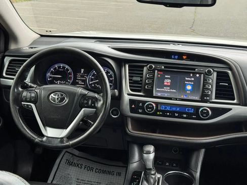 Used 2014 Toyota Highlander XLE AWD/4WD image 22