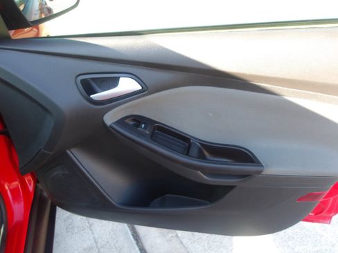 Used 2013 Ford Focus SE image 9