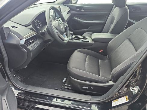 Used 2025 Nissan Altima 2.5 SV FWD image 13
