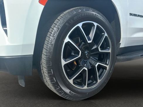 Used 2022 Chevrolet Suburban RST w/ Luxury Package image 24