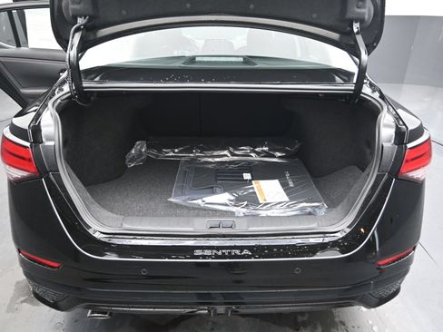 Certified 2025 Nissan Sentra SR FWD image 16