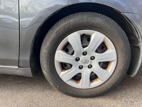 Used 2010 Toyota Camry image 28