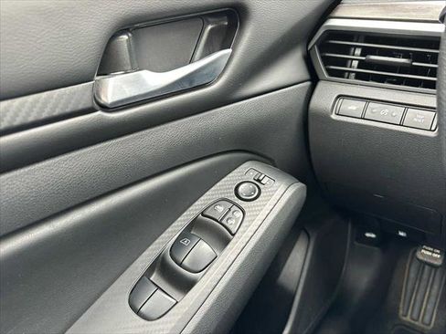 Used 2024 Nissan Altima 2.5 SV image 31