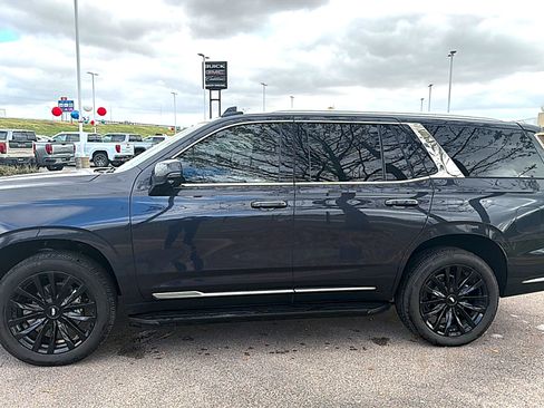 Used 2023 Cadillac Escalade Luxury image 4