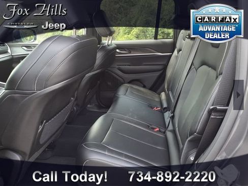 Used 2025 Jeep Grand Cherokee Limited AWD/4WD image 11