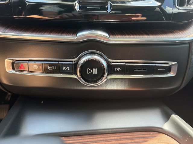 Used 2024 Volvo XC60 B5 Plus AWD/4WD image 21