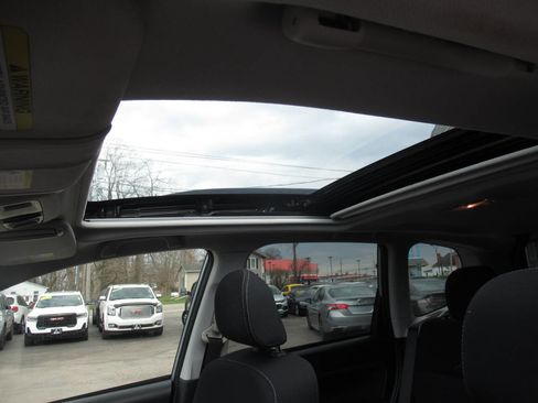 Used 2018 Subaru Forester 2.5i Premium w/ All-Weather Package image 17