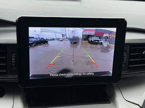 Used 2023 Ford Explorer XLT image 25