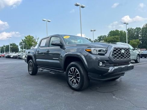 Used 2023 Toyota Tacoma TRD Sport AWD/4WD image 4