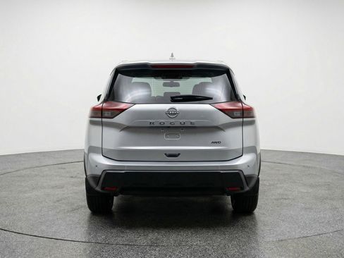 Used 2025 Nissan Rogue SV image 6