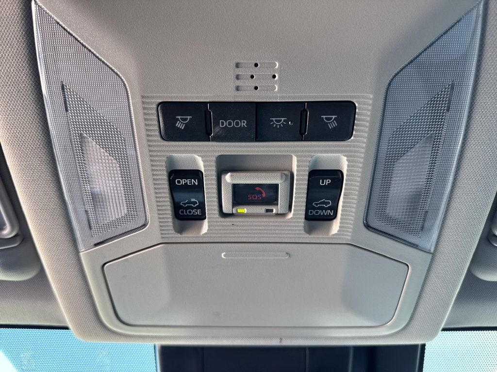 Used 2022 Toyota RAV4 XLE Premium AWD/4WD image 33