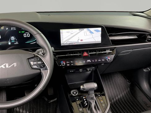 Used 2023 Kia Niro EX FWD image 9