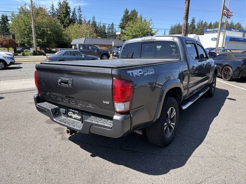 Used 2017 Toyota Tacoma TRD Sport w/ Tow Package AWD/4WD image 8