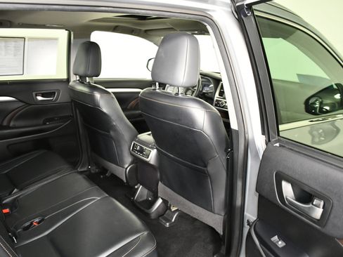 Used 2016 Toyota Highlander XLE image 44