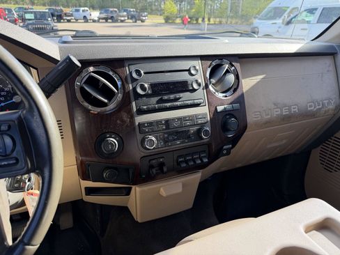 Used 2011 Ford F250 Lariat w/ Lariat Interior Pkg image 11