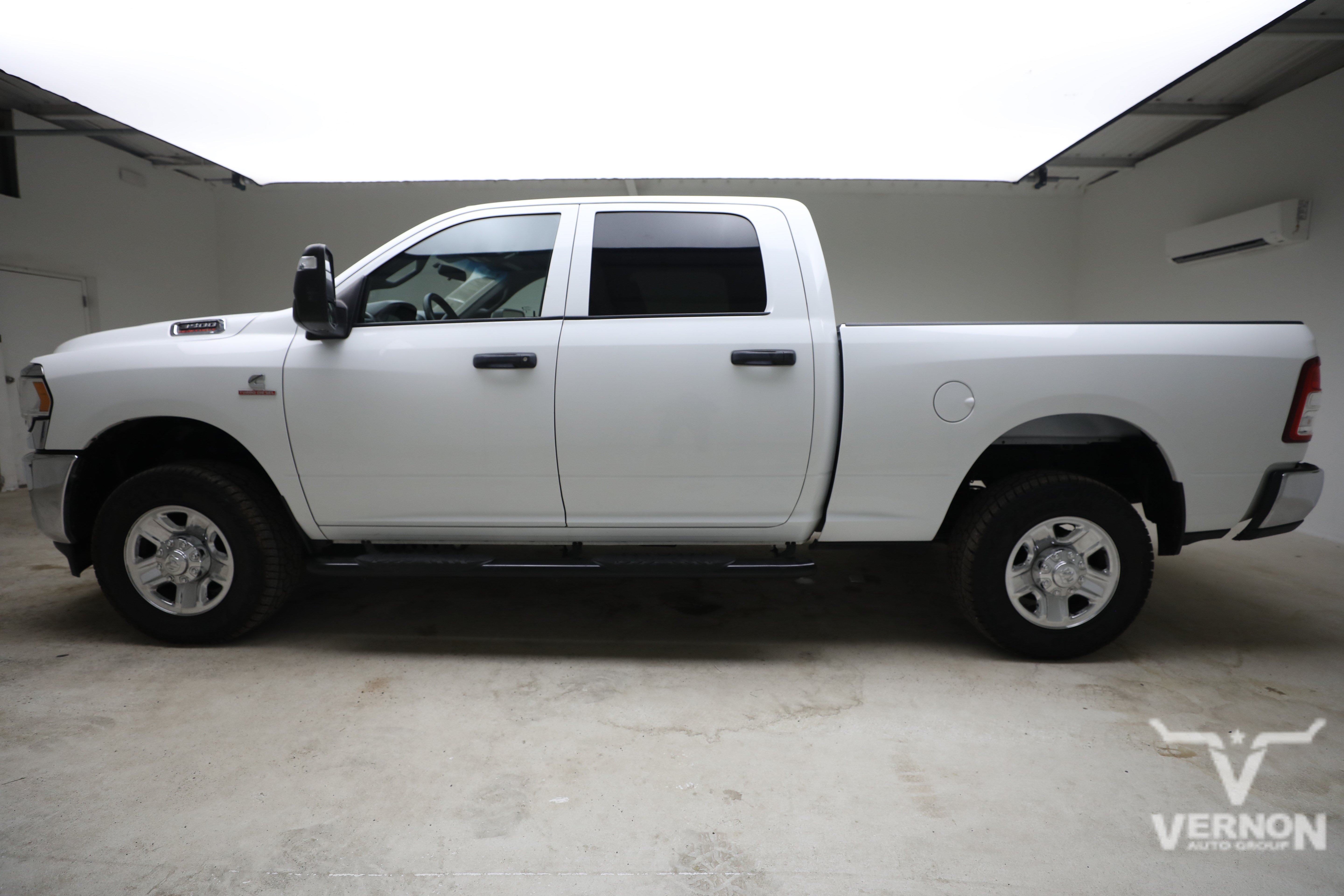 Used 2024 RAM 3500 Tradesman w/ Chrome Appearance Group AWD/4WD image 2