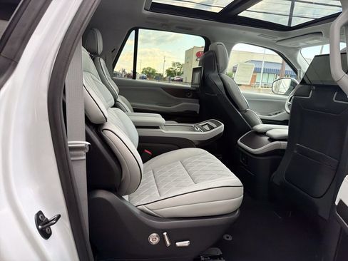 New 2026 Lincoln Navigator L Black Label AWD/4WD image 13