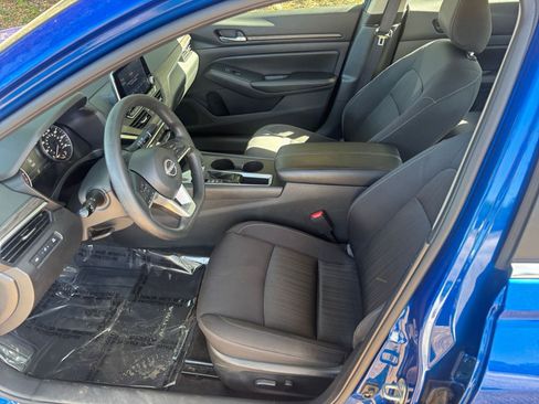 Used 2025 Nissan Altima 2.5 SV image 28