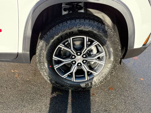New 2026 GMC Acadia AT4 image 12