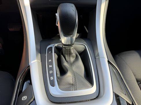 Used 2016 Ford Fusion SE FWD image 19