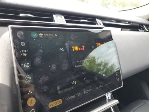 Used 2025 Land Rover Range Rover Velar Dynamic SE image 18