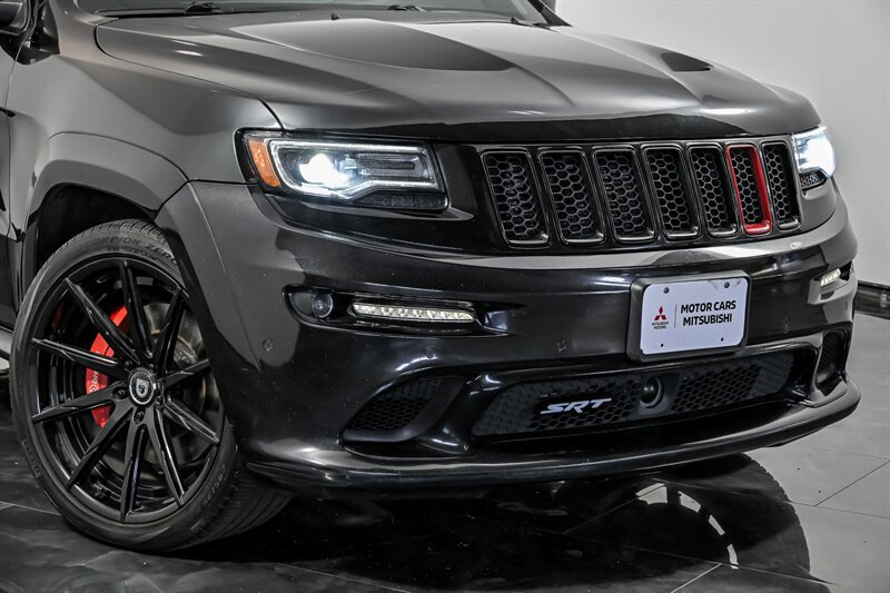 Used 2014 Jeep Grand Cherokee SRT8 w/ Luxury Group II AWD/4WD image 2