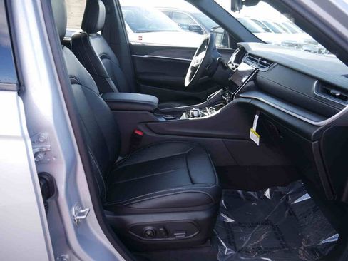 New 2025 Jeep Grand Cherokee Limited w/ Luxury Tech Group II image 20