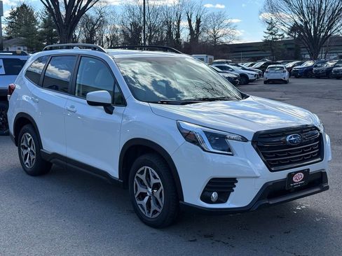 Used 2022 Subaru Forester Premium image 4