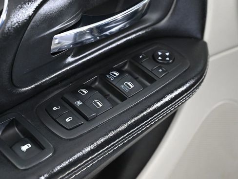 Used 2019 Dodge Grand Caravan SXT image 20