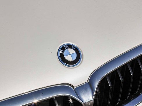 Certified 2023 BMW 530e w/ Premium Package image 11