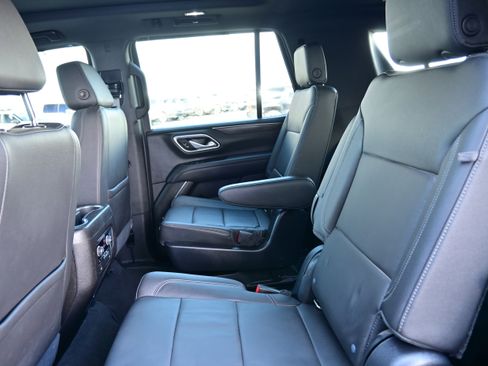 Used 2021 Chevrolet Tahoe Z71 w/ Luxury Package AWD/4WD image 17