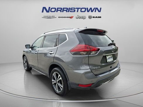 Used 2019 Nissan Rogue SV w/ Premium Package AWD/4WD image 4