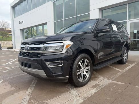 Used 2024 Ford Expedition Limited AWD/4WD image 3