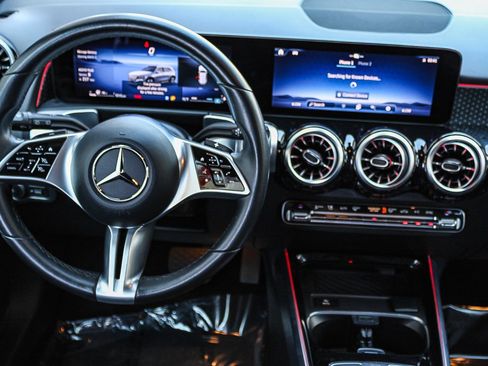 Used 2024 Mercedes-Benz GLB 250 image 15