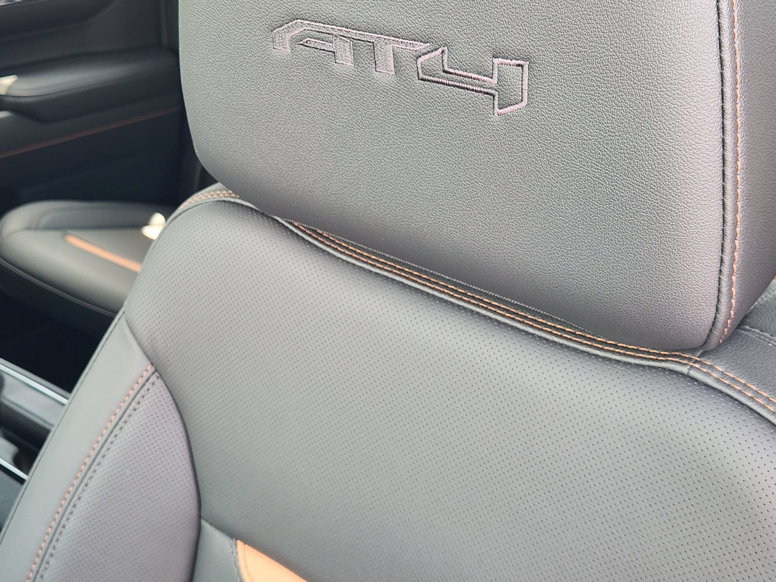 New 2026 GMC Sierra 1500 AT4 w/ AT4 Premium Package AWD/4WD image 18