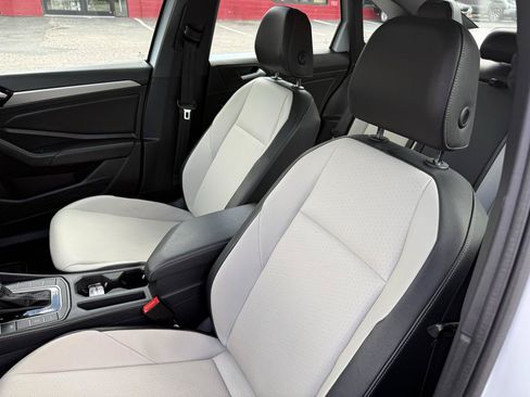 Used 2019 Volkswagen Jetta R-Line FWD image 30