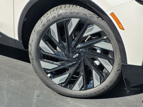 New 2026 Lincoln Nautilus Reserve AWD/4WD image 9