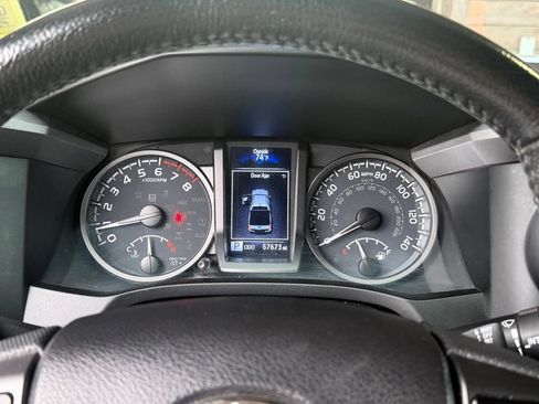 Used 2021 Toyota Tacoma TRD Off-Road w/ Technology Package AWD/4WD image 25