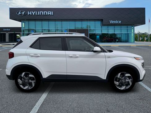 New 2026 Hyundai Venue SEL FWD image 9