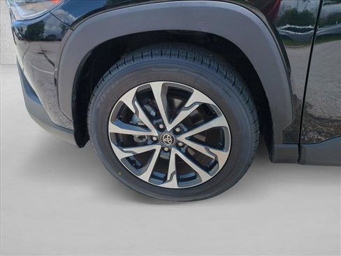 Used 2023 Toyota Corolla Cross XLE w/ Convenience Package FWD image 24
