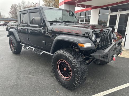 Used 2020 Jeep Gladiator Sport w/ Quick Order Package 24S image 2